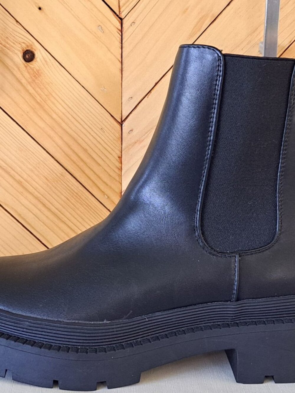 American Eagle Black Chunky Chelsea Boots Side Zippers & Elastic Panel Size 9